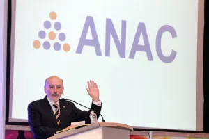Se deben romper paradigmas, la política no es un espectáculo: Bravo Mena