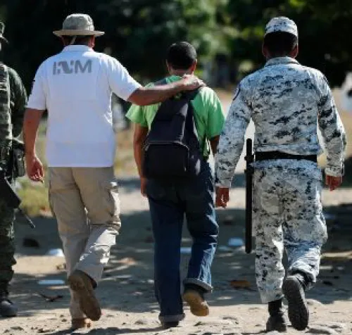 Ingresan a México más de mil migrantes de caravana