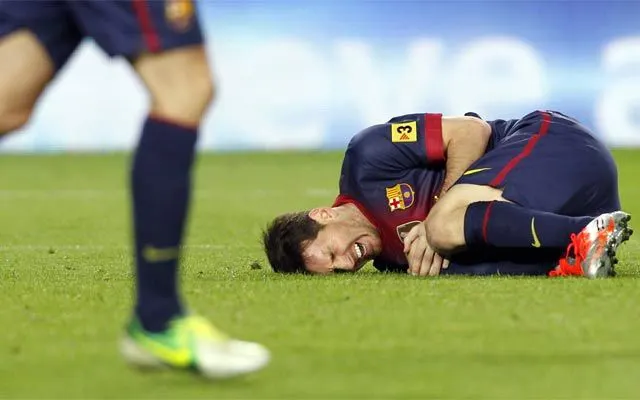 Messi da un susto y ‘enmudece’ el Camp Nou