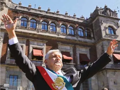 AMLO y su lento salto de la sombra del caudillo a la luz del estadista