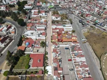 Gobierno de Cuautlancingo pavimenta calle en la Reserva Territorial Quetzalcóatl