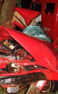Chofer se duerme y choca el autobús; hay un muerto