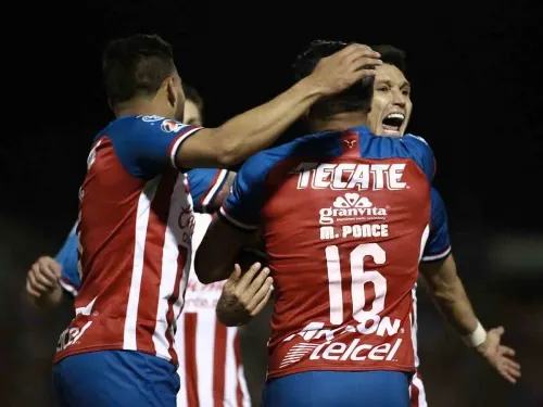 Chivas toma oxígeno con remontada a Bravos