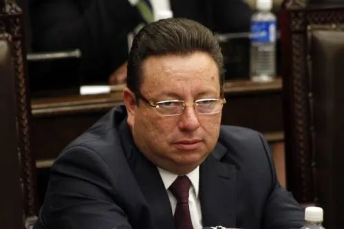 Eukid Castañón y su Renuncia al Poder