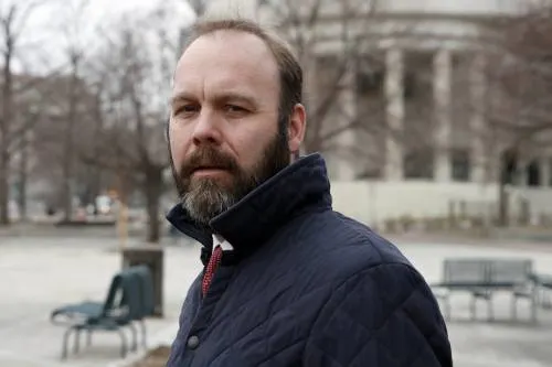 Exasesor de campaña de Trump admite fraude bancario y fiscal