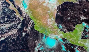 Otis avanza hacia Guerrero; en próximas horas se convertirá en huracán categoría 1