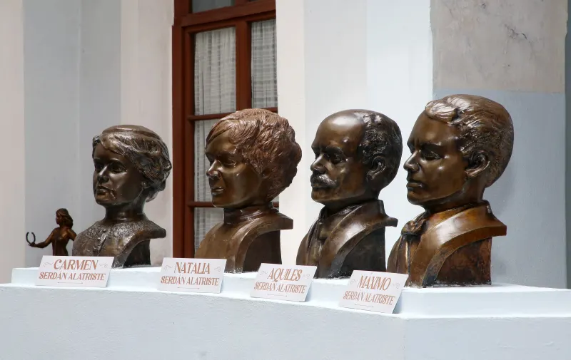 Placa conmemorativa de la obra “Serdán. Una familia de valientes”