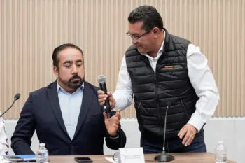 Rafael Micalco y Pável Gaspar protagonizan discusión en el Congreso por uso del recinto en conferencia de Armenta