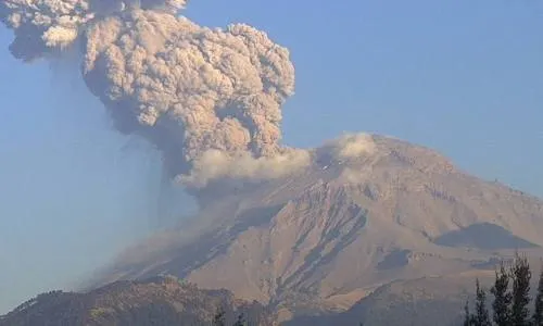 Débil emisión de gases volcánicos registra el Popocatépetl