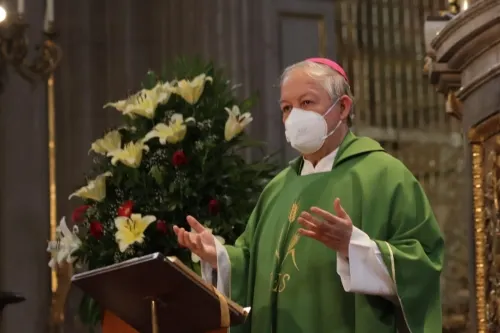 Arzobispo de Puebla oficio misa en Catedral, después de estar un mes en ausencia