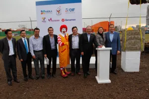 Moreno Valle y Martha Erika Alonso colocan primera piedra de la casa Ronald McDonald