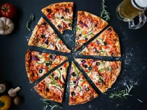 Starbucks, Domino`s Pizza y Vips recortan personal por Covid-19