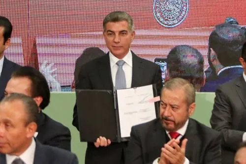 Asiste Tony Gali a reunión con EPN para fortalecer el empleo