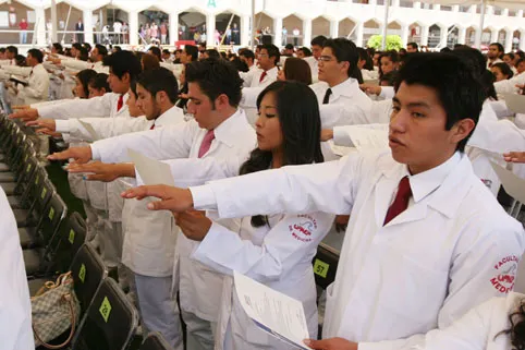 Rindieron juramento hipocrático 264 estudiantes UPAEP