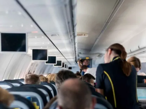 Pasajero queda atrapado dentro del baño de un avión