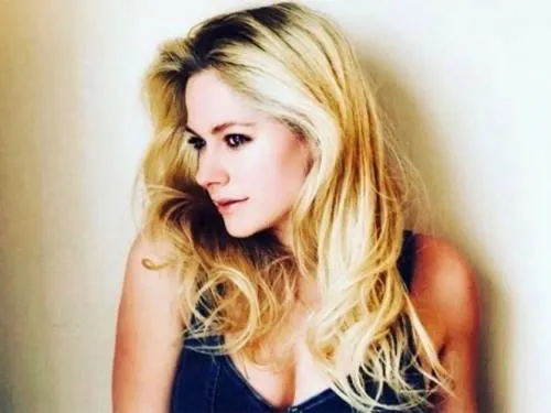 Avril Lavigne lanza sencillo como avance de su nuevo álbum