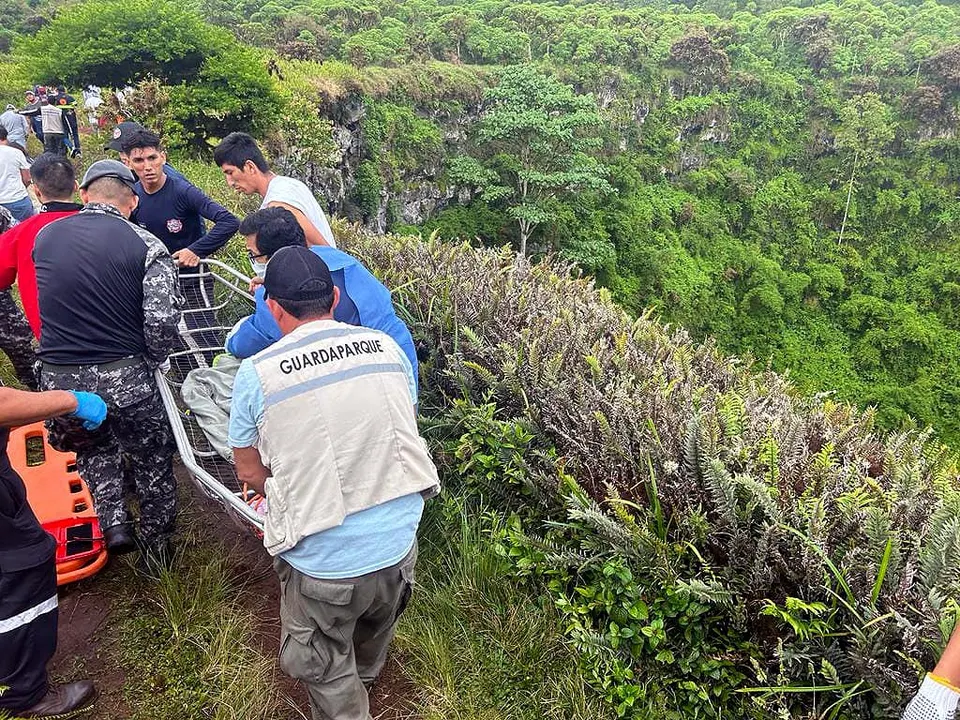 Rescate Nino Islas Galapagos