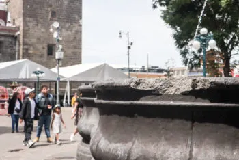 Protesta feminista deja daños en la fuente de San Miguel; investigan a responsables