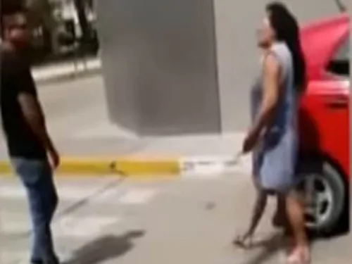 Mamá cacha a su hijo engañando a su esposa y así lo castigó