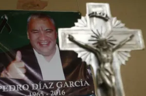 Recuerdan 2 mil taxistas a su líder Pedro Díaz