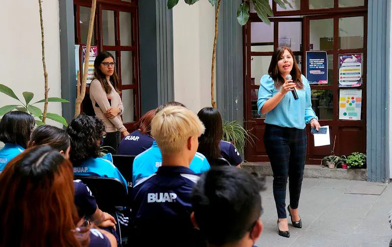 regidores-puebla-formando-con-locura