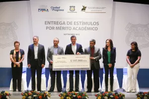 Tony Gali respalda desarrollo de hijos de trabajadores municipales