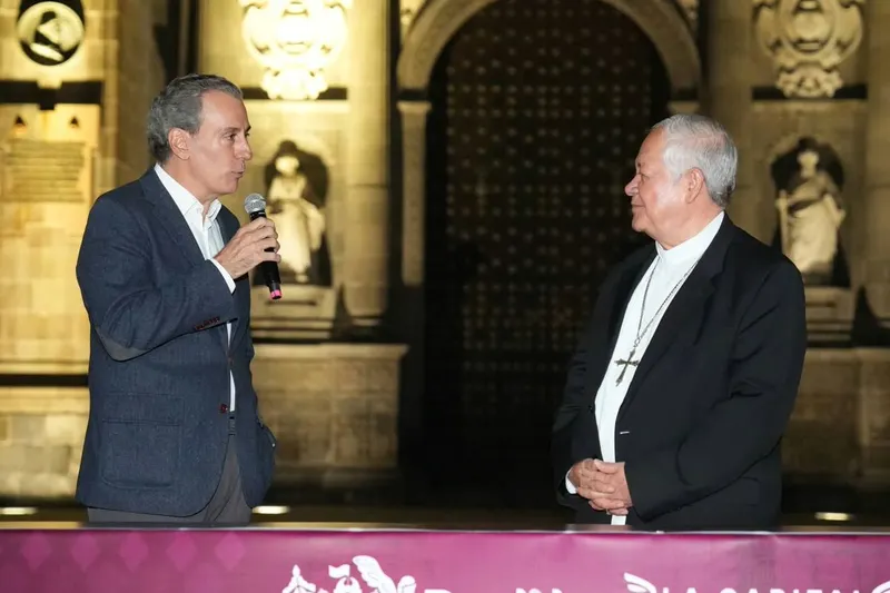 Pepe Chedraui Budib, presidente municipal de Puebla, y Víctor Sánchez Espinosa, administrador apostólico de la Arquidiócesis de Puebla. Foto: Especial