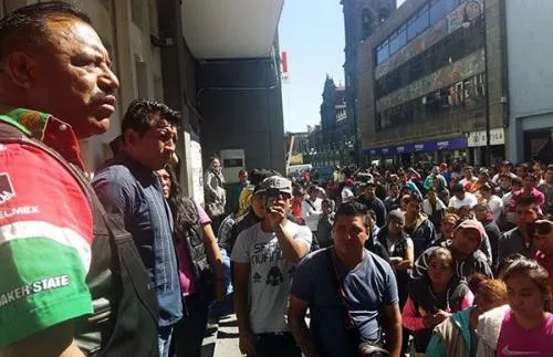 Líder antorchista advierte de peleas entre ambulantes si se juntan en corredor comercial