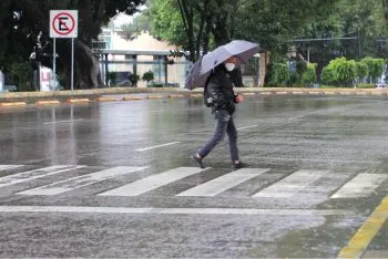 Tormentas eléctricas y granizo podrían acompañar las lluvias de hoy: Conagua