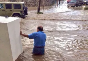 Fuertes inundaciones deja lluvia en Lomas de Angelópolis