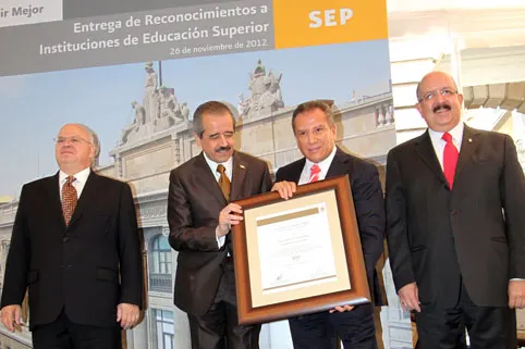 Por cuarto año consecutivo obtiene BUAP Reconocimiento a la Excelencia Académica otorgado por la SEP