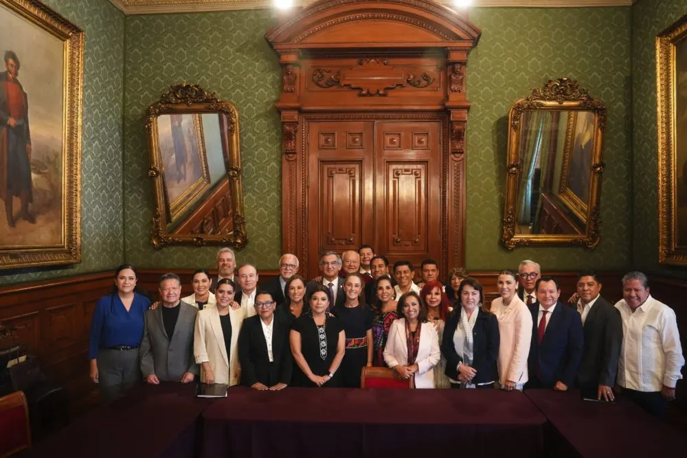 Claudia Sheinbaum analiza el IMSS-Bienestar con gobernadores; Armenta participa en el encuentro