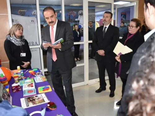Internan a titular de Salud en NL tras ser embestido por un toro