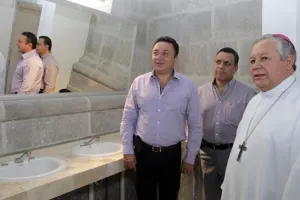 SDUOP y Arzobispo inauguran baños en la Catedral