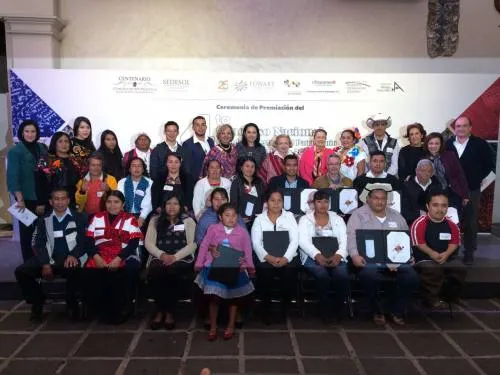 Artesanos poblanos reciben premios del concurso grandes maestros, de FONART