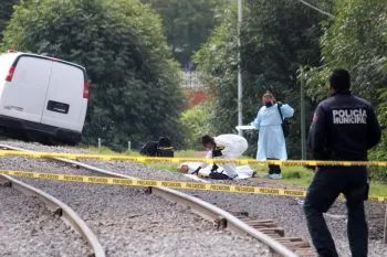 Vecinos de la Rivera Anaya encuentran el cuerpo de un hombre cerca de las vías del tren