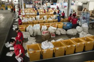 Sector manufacturero de China se contrae por primera vez en más de dos años