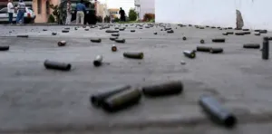 Dos personas son heridas en una balacera; los fueron a rematar a la clínica del IMSS