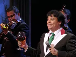 Juan Gabriel escribió una carta a Peña Nieto alabando al PRI