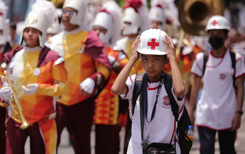 desfile-del-5-de-mayo-contingentes