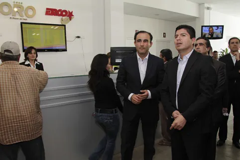 Eduardo Rivera asegura que aún no tiene gallo para sucederlo