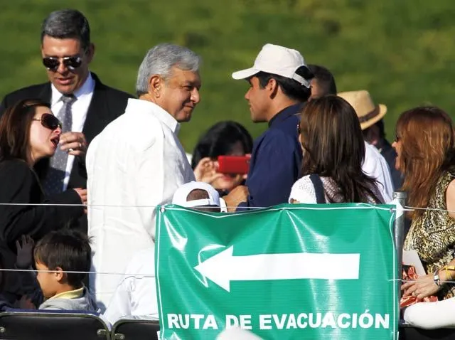 Coinciden candidatos presidenciales en misa papal