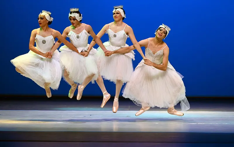 Los hombres también bailan en zapatillas… de ballet