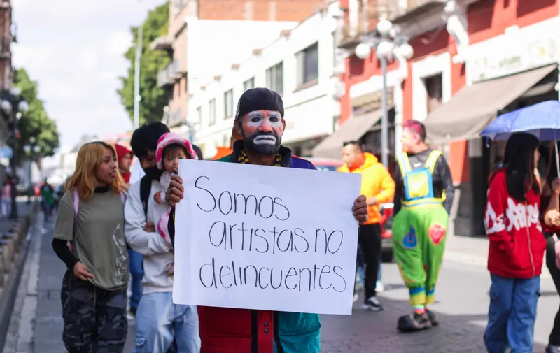 Payasos de Urbans Clowns exigen diálogo con Segom para seguir trabajando en el Centro Histórico de Puebla