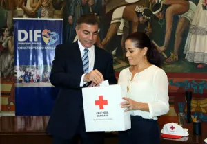 Gabinete municipal realizó donativo para colecta anual de Cruz Roja