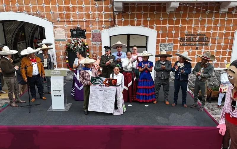 atlixco-pega-bando-patrio