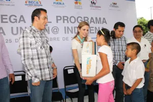91 menores del municipio de Pantepec reciben paquetes escolares del programa ”Beca un Niño Indígena