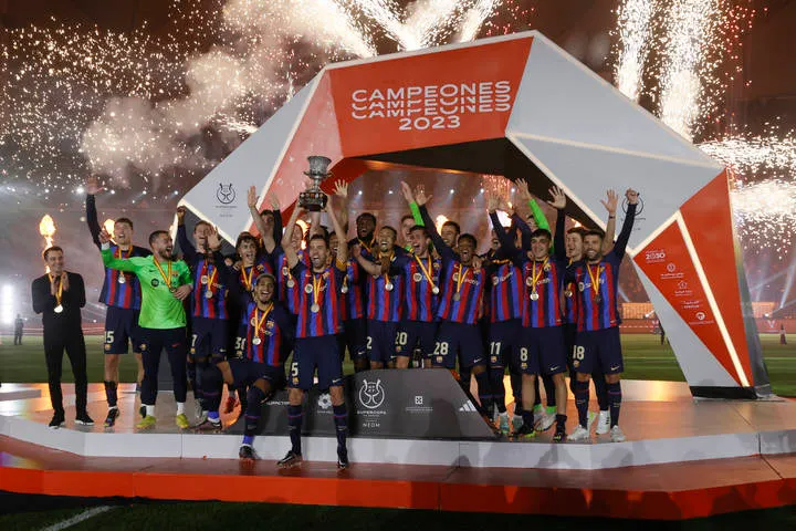 Barcelona vence al Madrid y acaba con su sequía de títulos