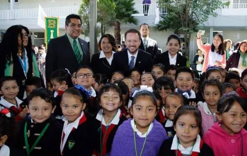 Luis Banck, encabezó la ceremonia de inicio de clases en el BINE