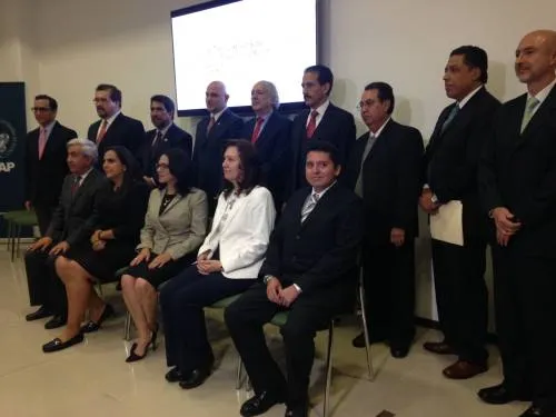 Toman protesta a los integrantes del Comité Ciudadano Anticorrupción en Puebla